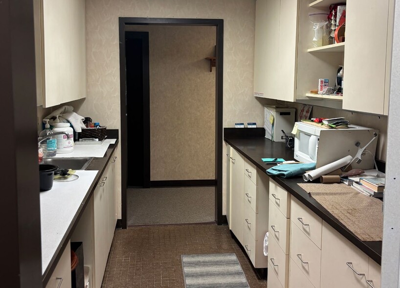 More Photos Of 808 S Berkley Rd, Kokomo Office For Sale