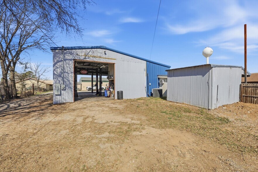 More Photos Of 103 W Franklin St, Alvord General Retail For Sale