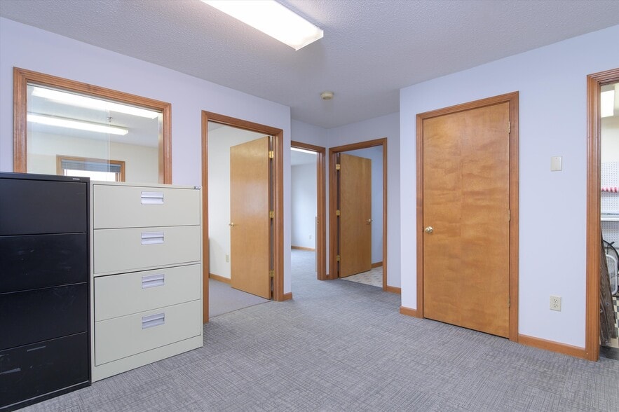 More Photos Of 156 Main St, Ludlow Office For Sale