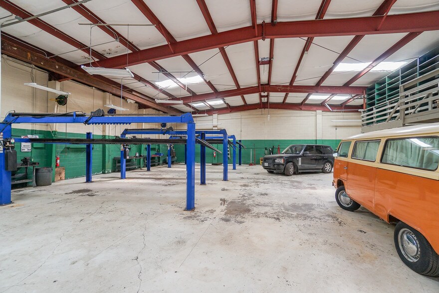 More Photos Of 2409 Austin St, Houston Warehouse For Sale