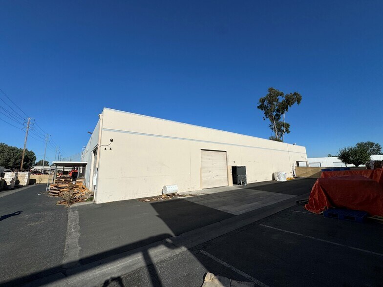 More Photos Of 2644 S Croddy Way, Santa Ana Warehouse For Sale