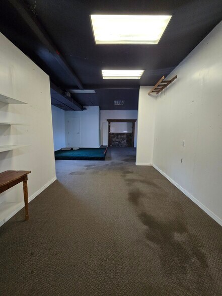 More Photos Of 75 Manitoba St, Bracebridge General Retail For Sale