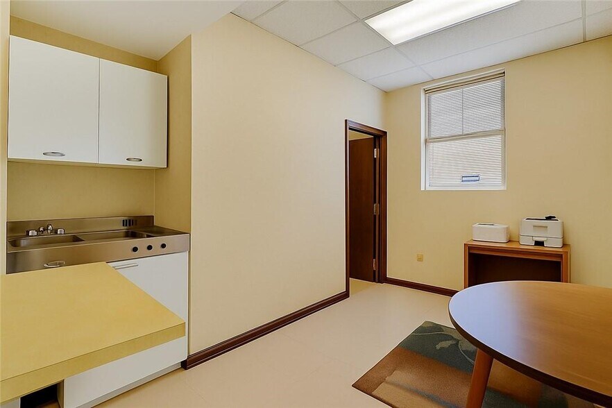 More Photos Of 29 E Beau St, Washington Medical For Sale