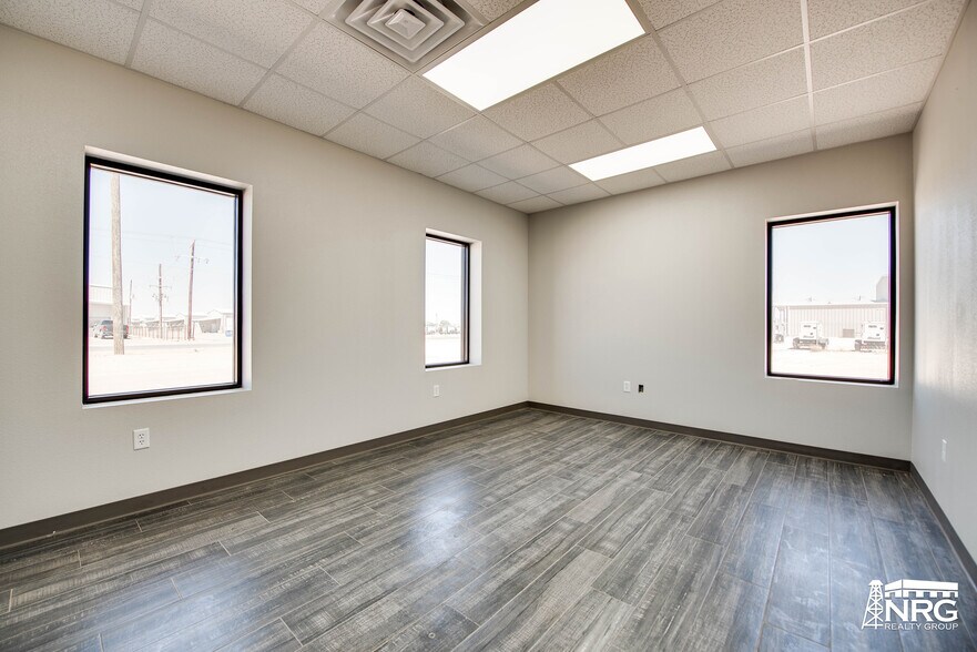 More Photos Of 2104 E County Road 130, Midland Warehouse For Lease