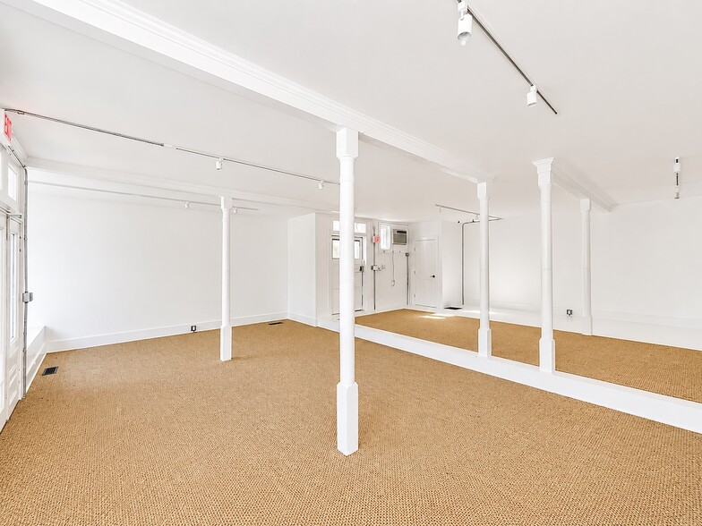 More Photos Of 290 Main St, Sag Harbor General Retail For Lease
