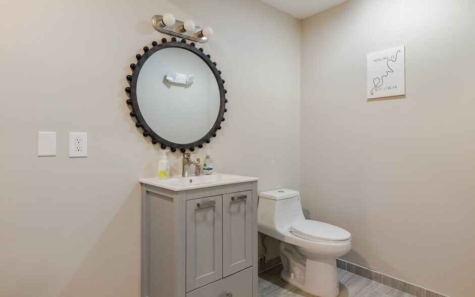 More Photos Of 12734 Kenwood Ln, Fort Myers Medical For Lease