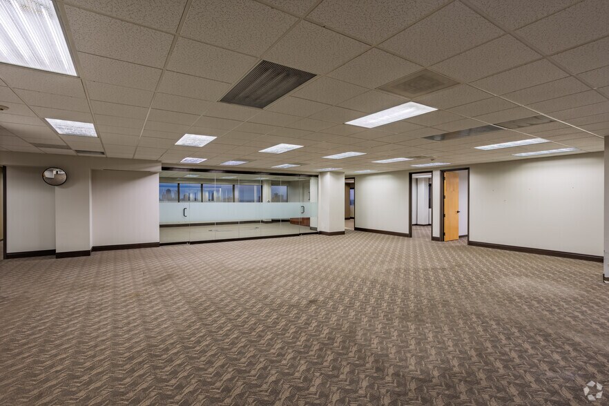 More Photos Of 3100 Broadway St, Kansas City Office For Sale