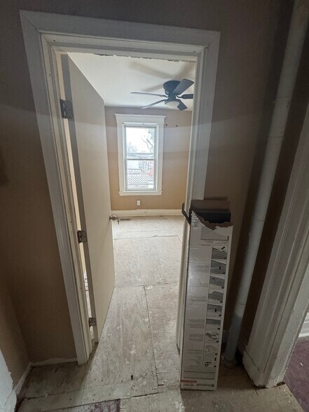 More Photos Of 2449 Shirley Ave, Baltimore Flex For Sale