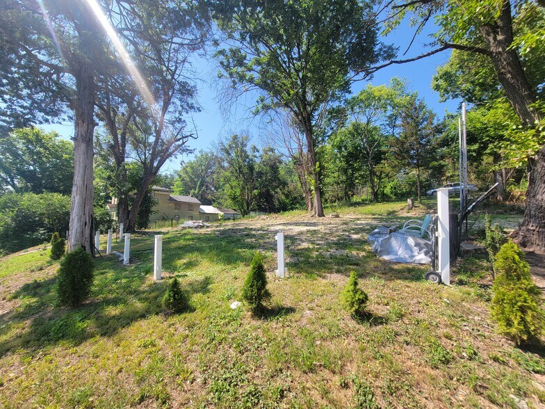 More Photos Of 505 S 4th St, Clarksville Land For Sale