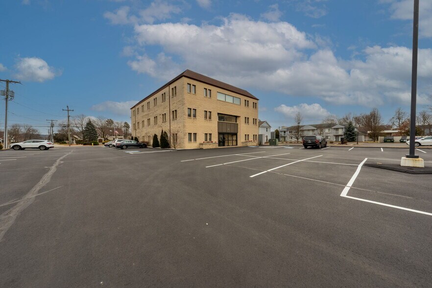 More Photos Of 55 Whiting St, Plainville Medical For Sale