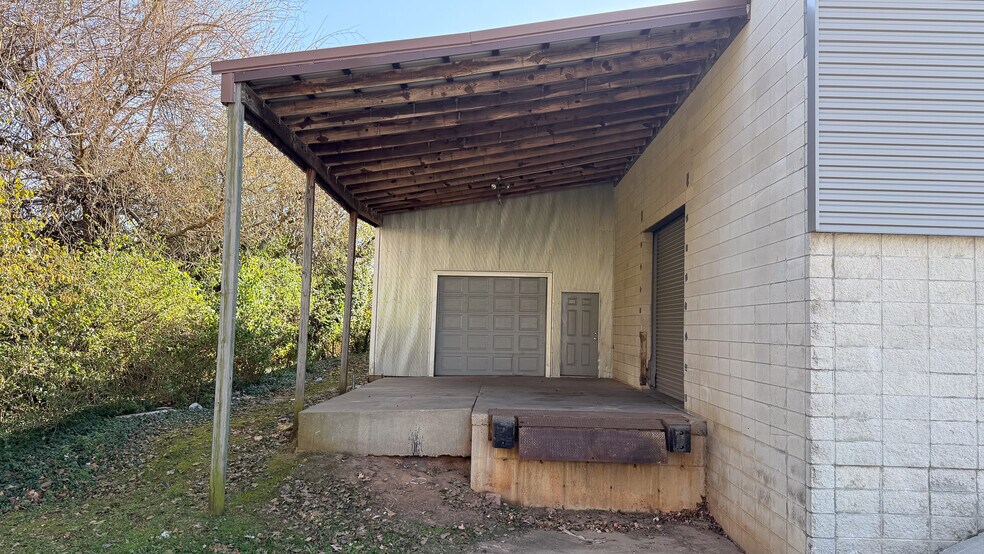 More Photos Of 310 S Union Ave, Springfield Manufacturing For Lease