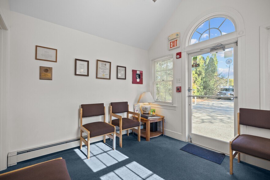 More Photos Of 74 Valley Rd, Middletown Office For Sale