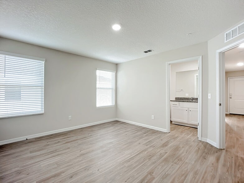 More Photos Of 9556 Hood Rd, Jacksonville Apartments For Sale