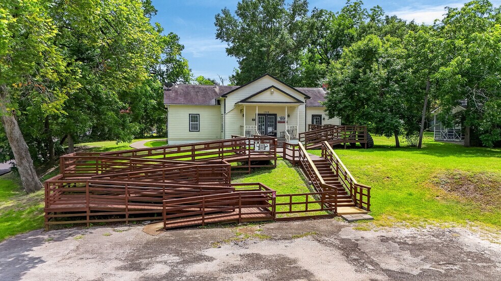 More Photos Of 1309 15th St, Huntsville Storefront Retail Residential For Sale