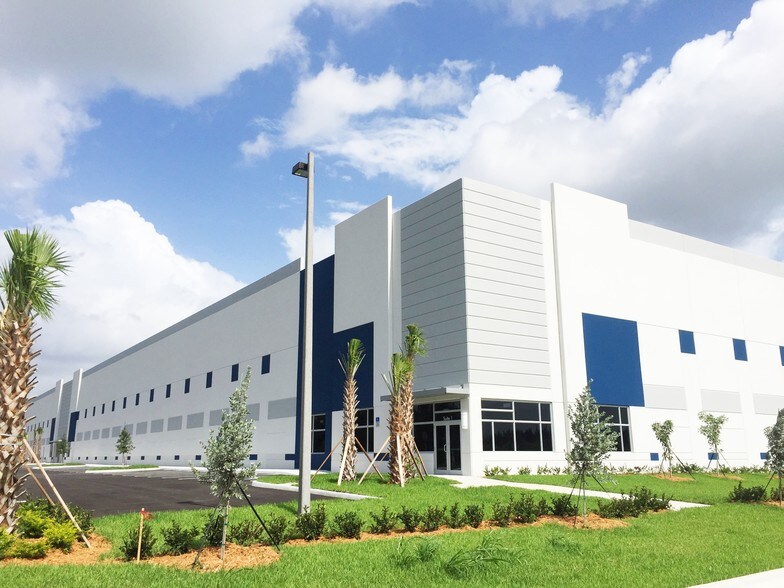 More Photos Of 15002 NW 107th Ave, Hialeah Gardens Distribution For Lease