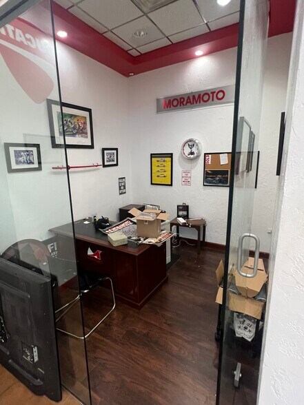 More Photos Of 7000 Park Blvd, Pinellas Park Freestanding For Lease