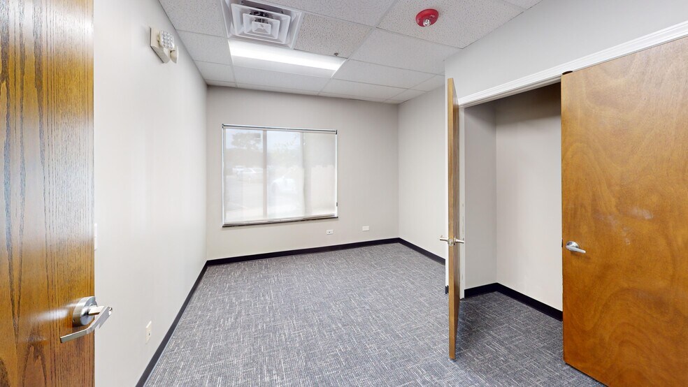 More Photos Of 1535 Lake Cook Rd, Northbrook Unknown For Lease