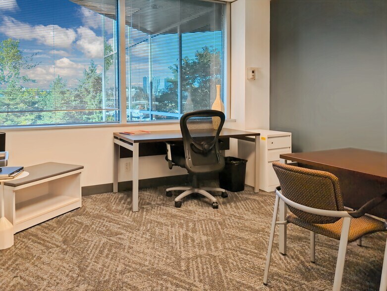 More Photos Of 11900 NE 1st St, Bellevue Coworking Space