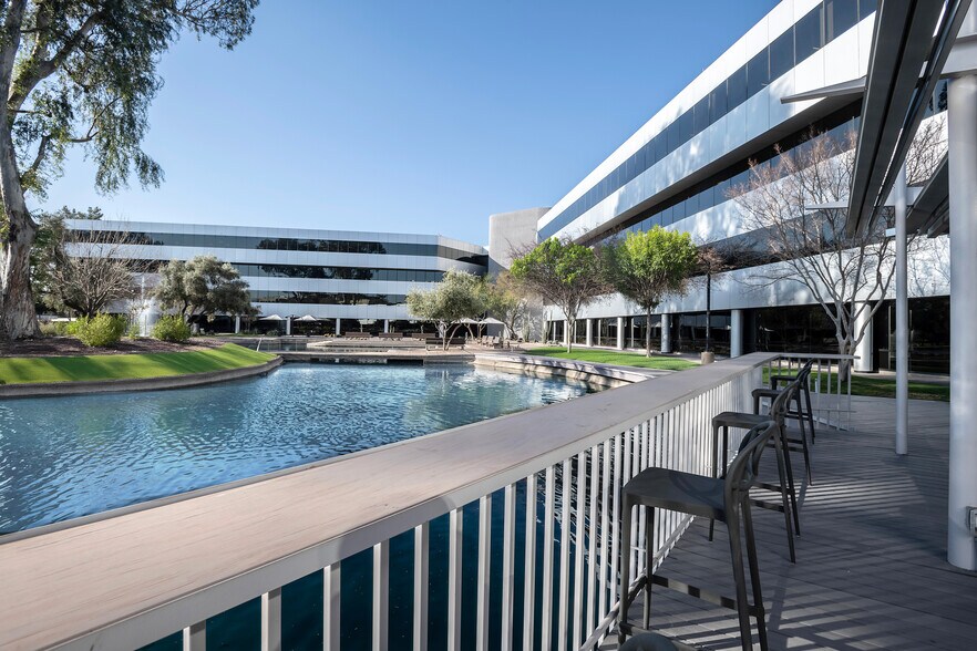 More Photos Of 2111 E Highland Ave, Phoenix Office For Lease