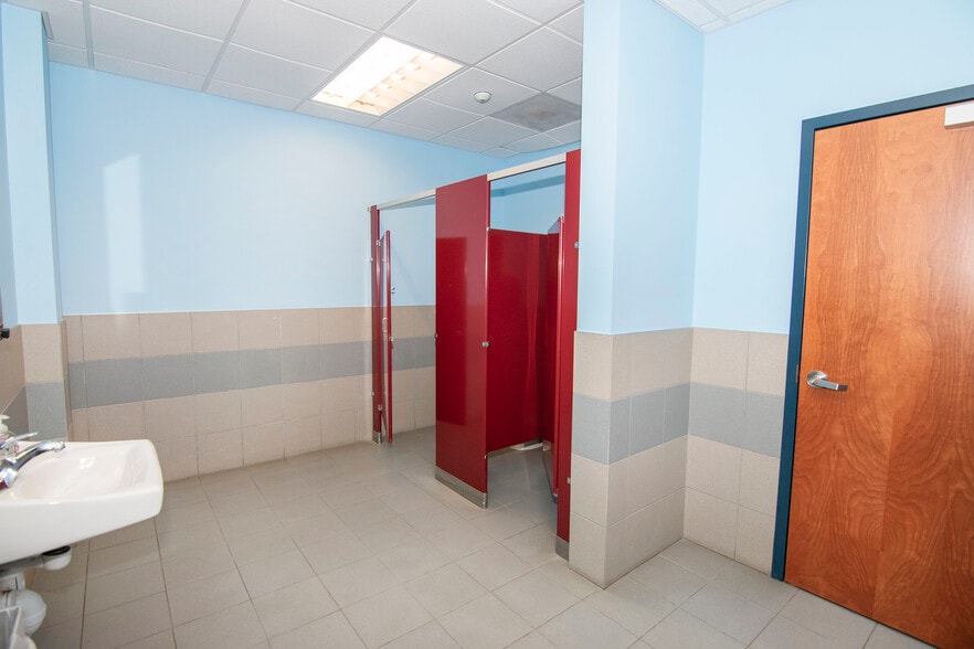 More Photos Of 3 Unlimited Dr, Saratoga Springs Office For Lease