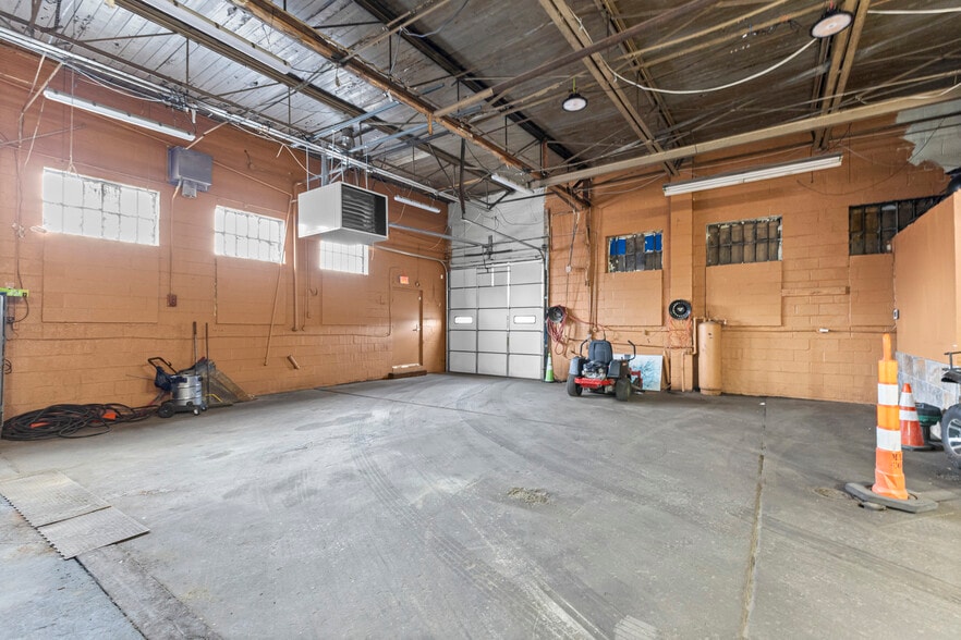 More Photos Of 8301 W Chicago, Detroit Flex For Sale