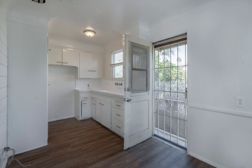 More Photos Of 6036 10th Ave, Los Angeles Apartments For Sale