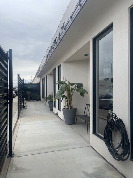 More Photos Of 407-413 E 19th St, Bakersfield Storefront For Sale