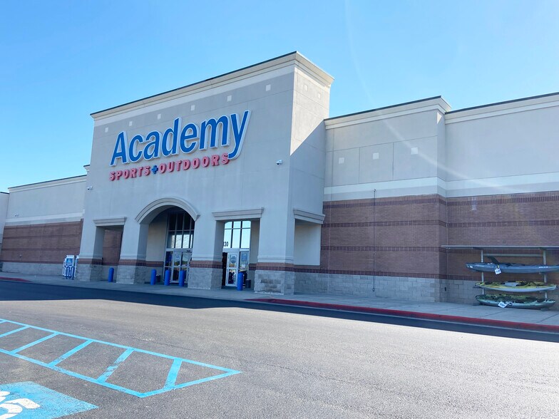 More Photos Of 15256-15268 Crossroads Pky, Gulfport Storefront For Lease