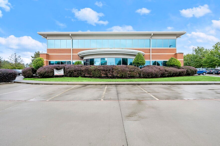 More Photos Of 403 Ogletree Dr, Livingston Medical For Lease