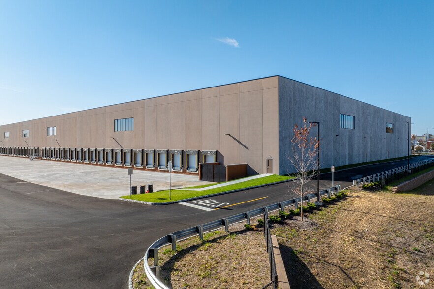 More Photos Of 936 Harrison Ave, Kearny Distribution For Lease