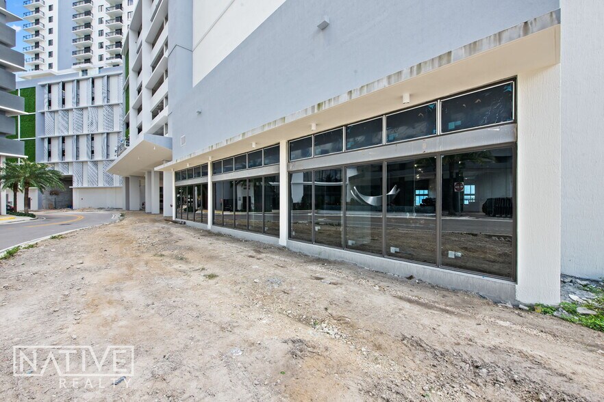 More Photos Of 16375 Biscayne Blvd, Aventura Restaurant For Lease