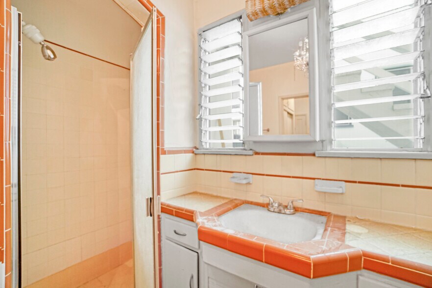 More Photos Of 728 S Genesee Ave, Los Angeles Apartments For Sale