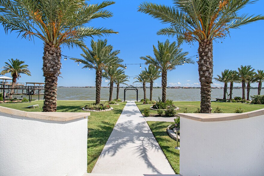 More Photos Of 3901 Nasa Pky, El Lago Lodge Meeting Hall For Sale