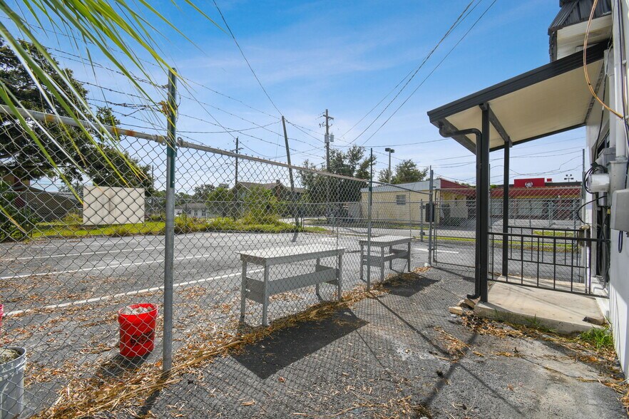 More Photos Of 1006 6th St NW, Winter Haven General Retail For Sale