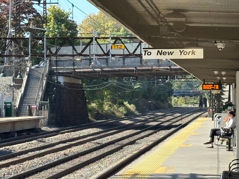 More Photos Of 5 Heineman Pl, Harrison Railroad Yard For Lease