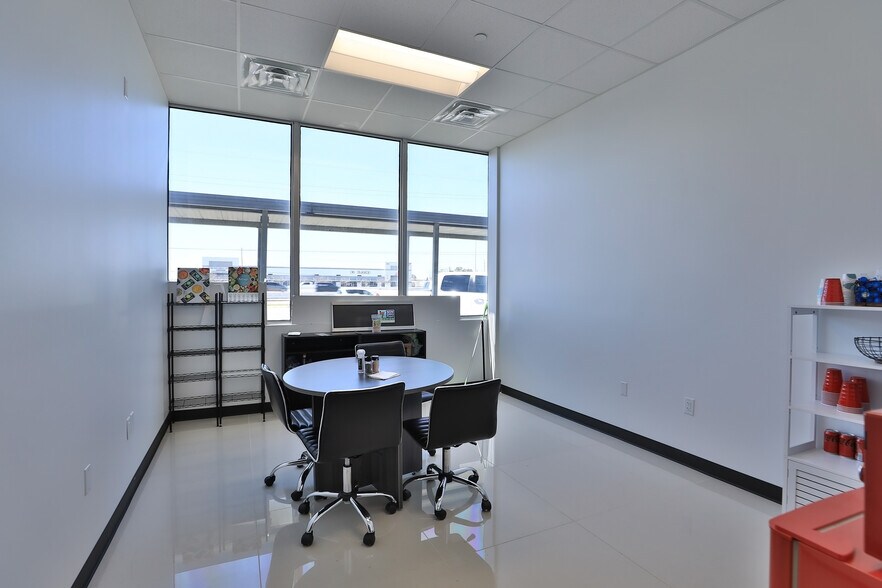 More Photos Of 1530 W Sam Houston Pky N, Houston Warehouse For Lease