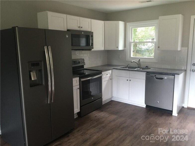 More Photos Of 414 E Wilkins St, Dallas Apartments For Sale