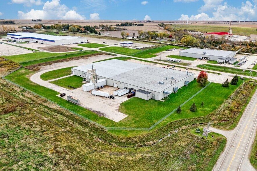 More Photos Of 1100 11th St, Charles City Warehouse For Sale