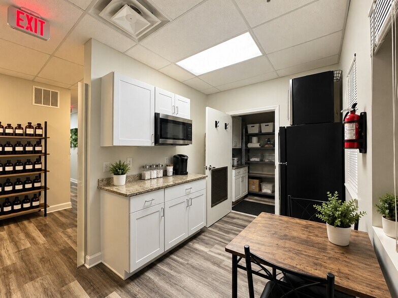 More Photos Of 8330-8348 Lemont Rd, Darien Office For Lease