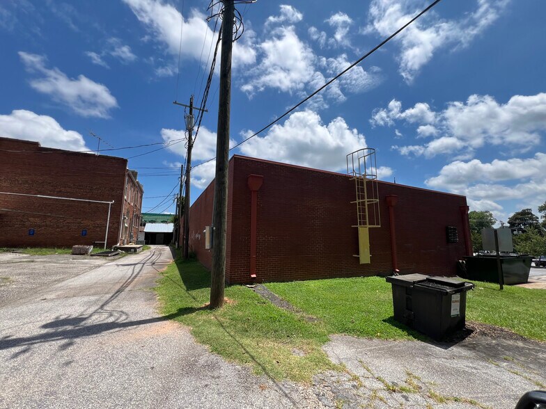 More Photos Of 110-112 Trinity St, Abbeville Storefront For Sale