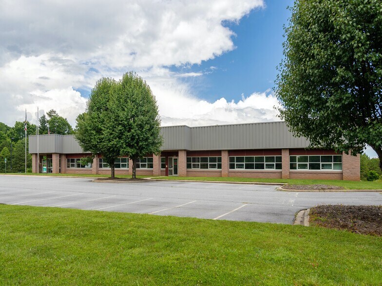 More Photos Of 220 Continuum Dr, Fletcher Research And Development For Sale