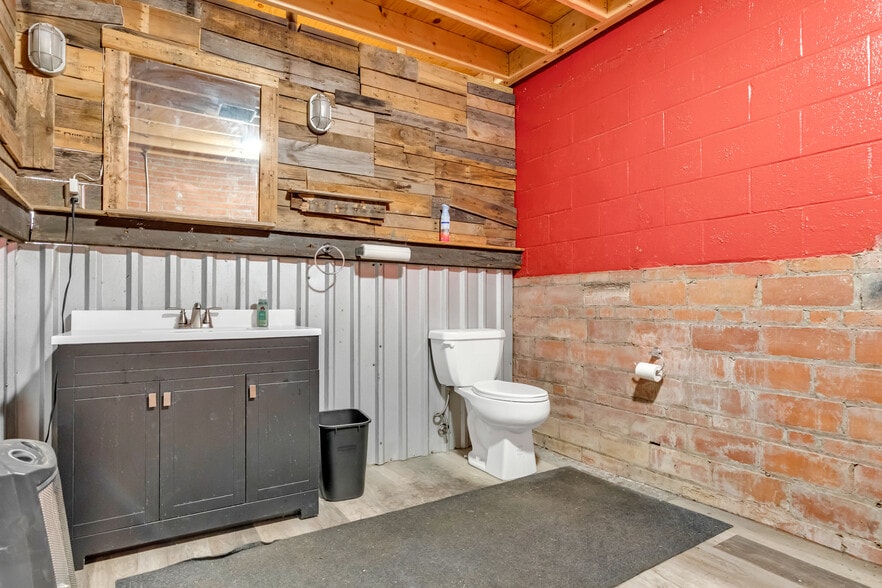 More Photos Of 2032 W 105th St, Cleveland Warehouse For Sale