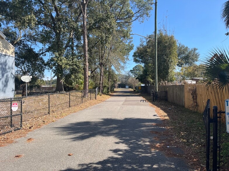 More Photos Of 3461 Peeler Rd, Jacksonville Sports And Entertainment For Sale