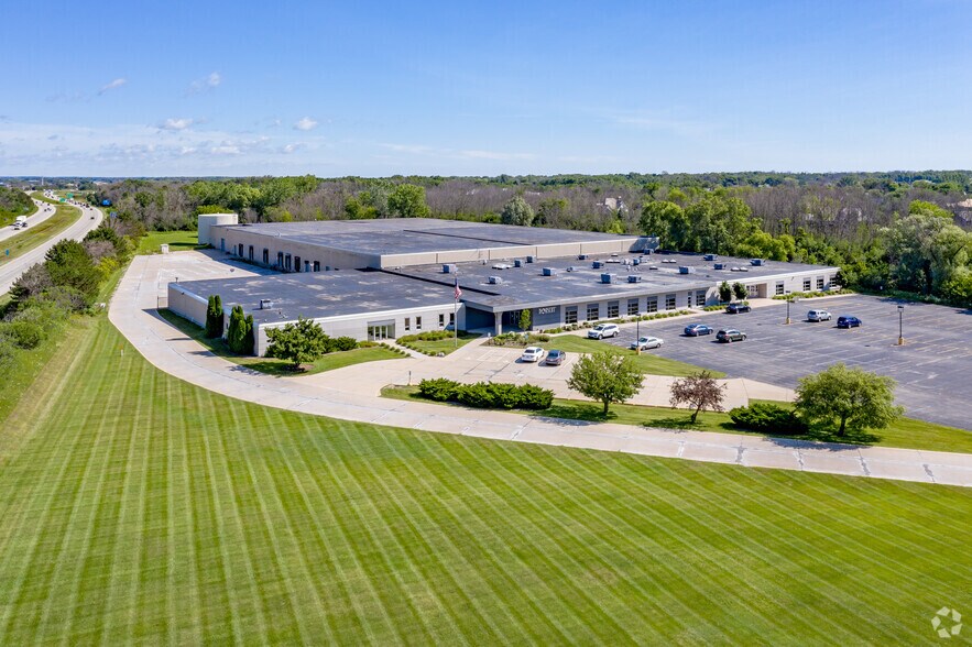 More Photos Of 1000 W Donges Bay Rd, Mequon Flex For Lease