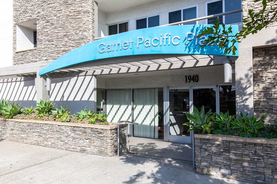 More Photos Of 1940 Garnet Ave, San Diego Medical For Sale