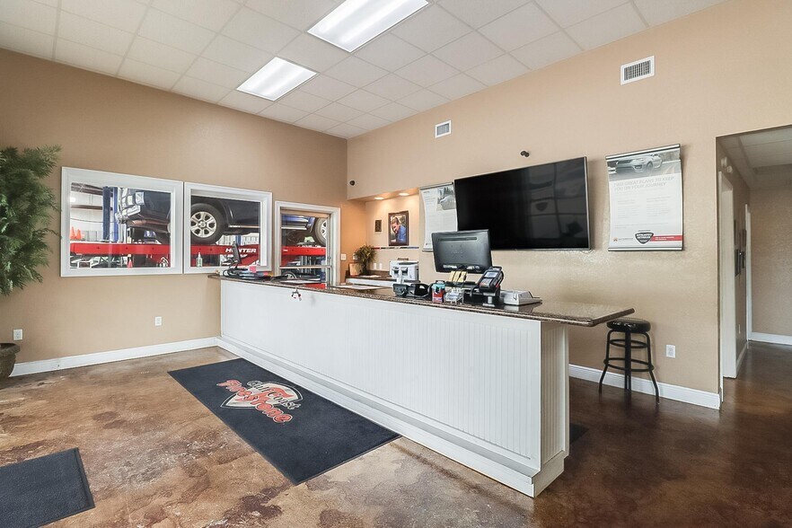 More Photos Of 4283 Popps Ferry Rd, Diberville Auto Repair For Sale