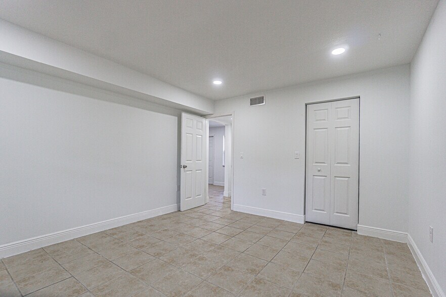 More Photos Of , Largo Unknown For Sale