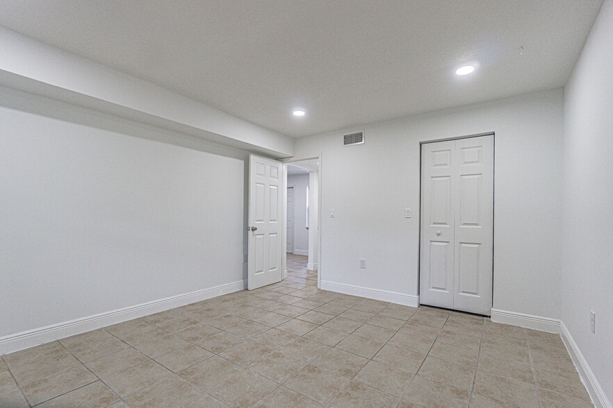 More Photos Of , Largo Unknown For Sale