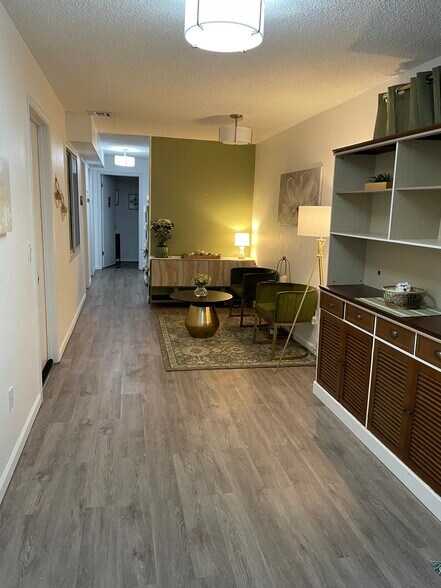 More Photos Of 2245 E State Route 69, Prescott Veterinarian Kennel For Sale