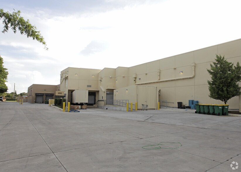 More Photos Of 2411-2431 N Federal Hwy, Pompano Beach Freestanding For Lease